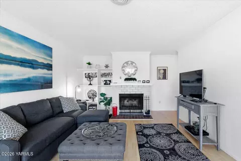 701 S 38th Ave #11, Yakima, WA 98902
