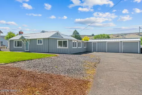 240 Wise Acre Rd, Yakima, WA 98901