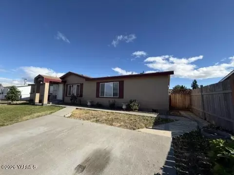 6104 Crestfields Rd, Yakima, WA 98903