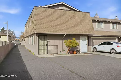 701 S 38th Ave #20, Yakima, WA 98902