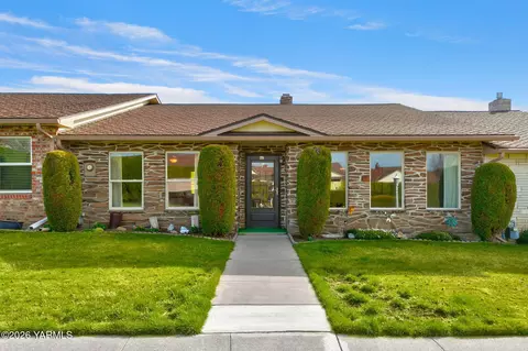 215 N 56th Ave #25, Yakima, WA 98908