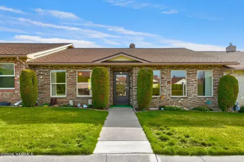 215 N 56th Ave #25, Yakima, WA 98908