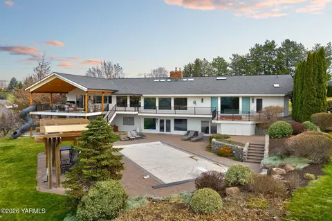 7005 Englewood Ave, Yakima, WA 98908