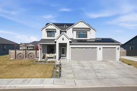 313 Ruby Ave, Grandview, WA 98930