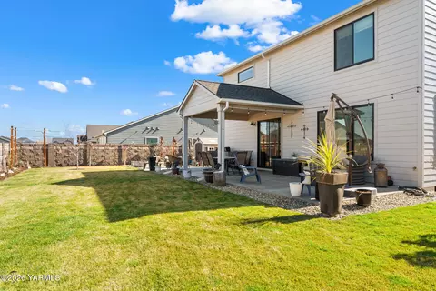 Exterior - 313 Ruby Ave, Grandview, WA 98930 photo 4 of 6