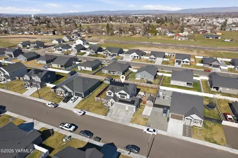 View/Area - 313 Ruby Ave, Grandview, WA 98930 photo 2 of 3