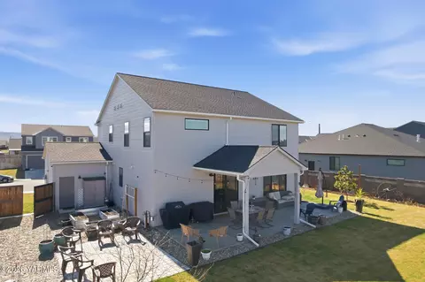Exterior - 313 Ruby Ave, Grandview, WA 98930 photo 6 of 6
