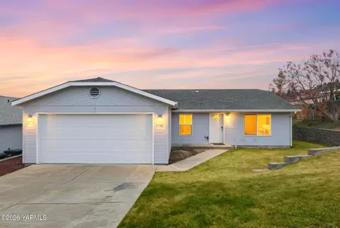 7702 Douglas Dr, Yakima, WA 98908