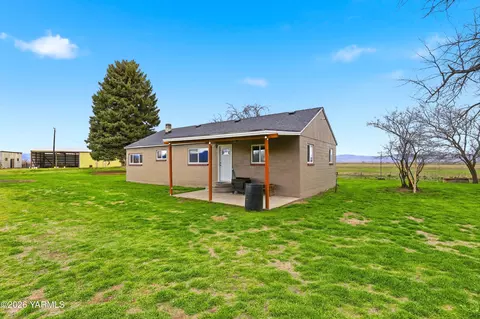 13951 Fort Rd, White Swan, WA 98952