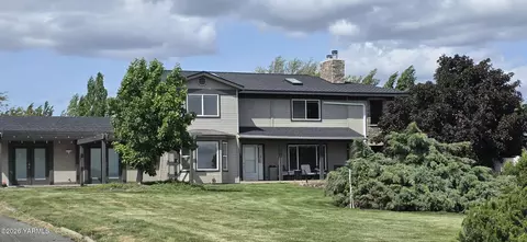 8601 Scenic Dr, Yakima, WA 98908
