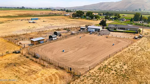7773 N Wenas Rd, Selah, WA 98942