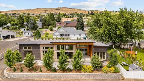 8 N 96th Ave, Yakima, WA 98908
