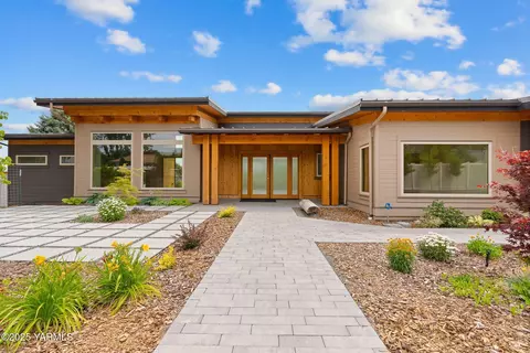 8 N 96th Ave, Yakima, WA 98908