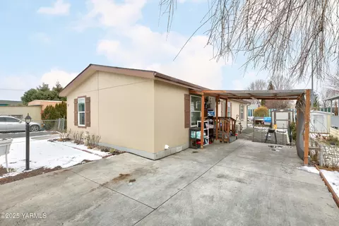 1201 W Washington Ave #15, Yakima, WA 98903