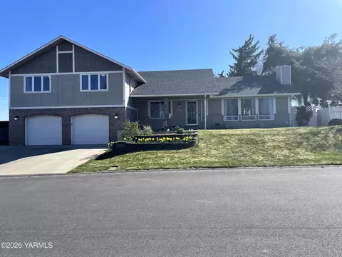 511 Reed St, Zillah, WA 98953