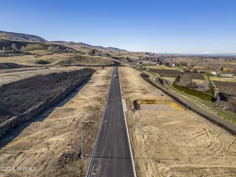 1660 SW Kelandren Dr #22, Prosser, WA 99350