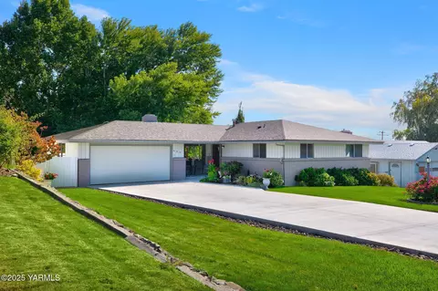 405 N 61st Ave, Yakima, WA 98908