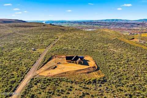 232 Harvest View Dr, Selah, WA 98942