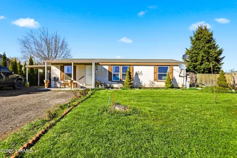 1406 Ashbrooks Way, Tieton, WA 98947