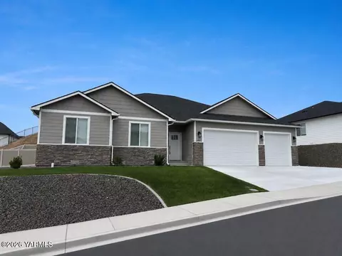 404 N 90th Ave, Yakima, WA 98908
