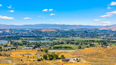 Nna Lucas Rd, Yakima, WA 98901