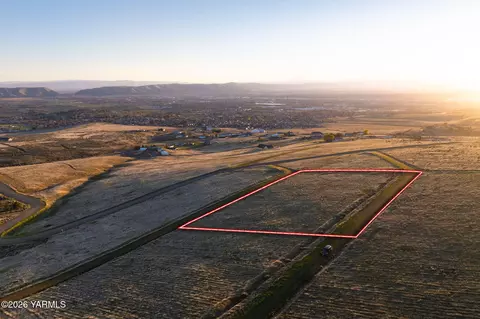 Nna Eagle Way, Yakima, WA 98901