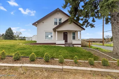 740 Mapleway Rd, Selah, WA 98942