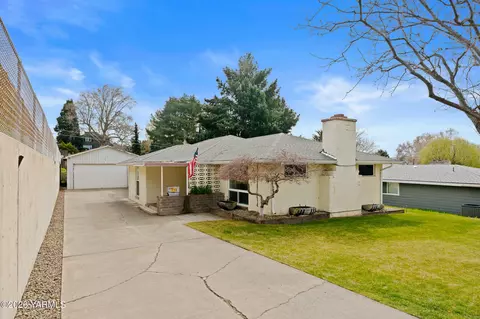 713 S 24th Ave, Yakima, WA 98902