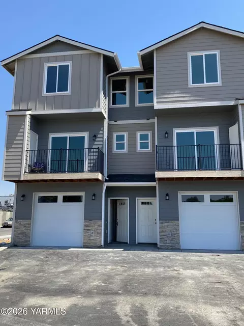 2600 Racquet Ln #36, Yakima, WA 98902