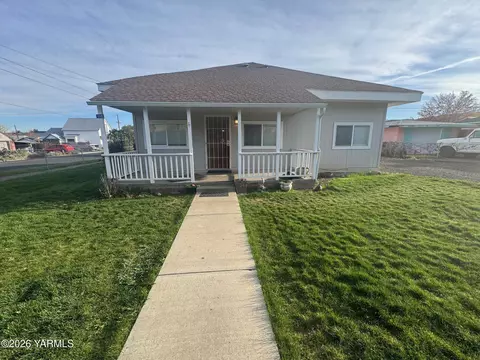 110 E Second St, Naches, WA 98937