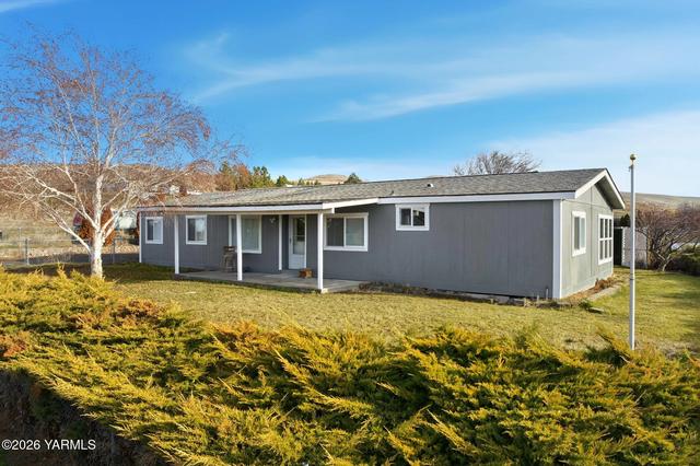 401 Clemans View Rd, Selah, WA 98942 | MLS# 26-94 | 28 Photos - Movoto