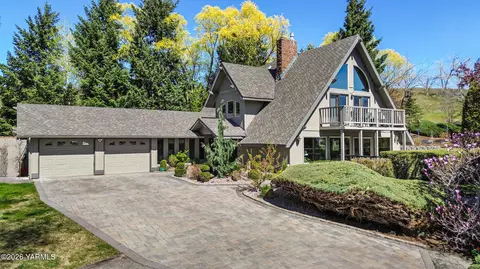 8603 Hawthorn Dr, Yakima, WA 98908