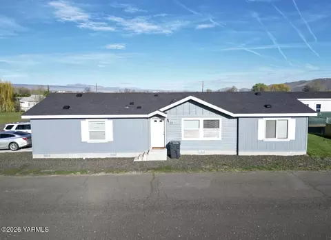 2802 S 5th Ave #15, Union Gap, WA 98903