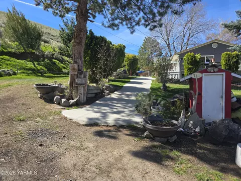 710 Adobe Way, Selah, WA 98942