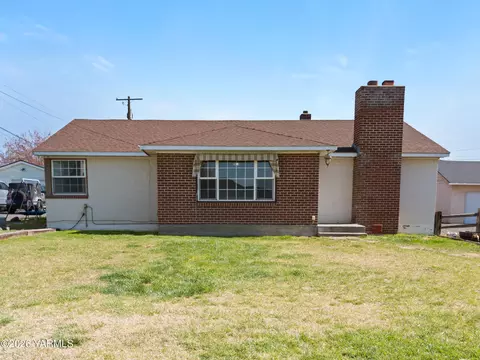 423 S 41st St, Yakima, WA 98901