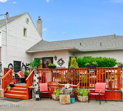 8105 Tieton Dr, Yakima, WA 98908