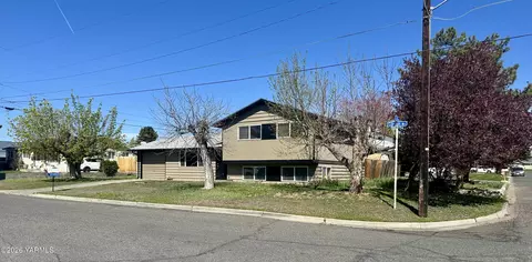 3001 Clinton Way, Yakima, WA 98902