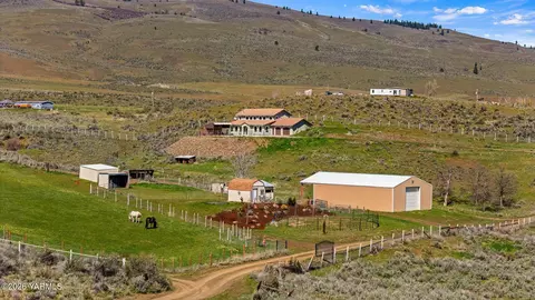 2131 S Fork Rd, Yakima, WA 98903