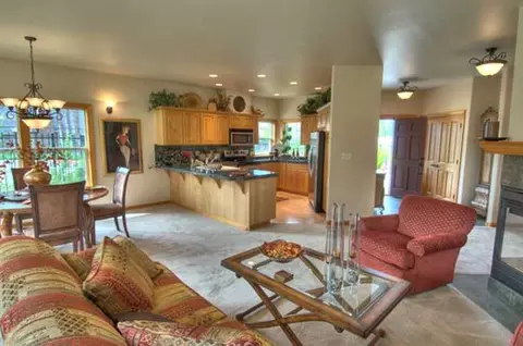 2106 E Touchmark Ln, Spokane, WA 99203 photo 3