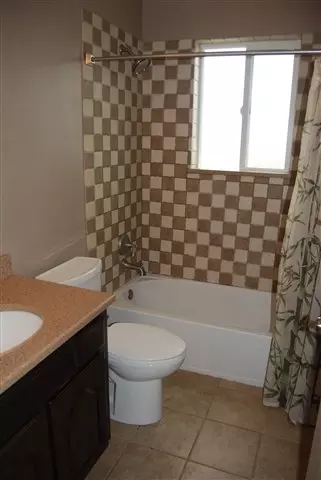 544 E Longfellow Ave, Spokane, WA 99207 photo 2