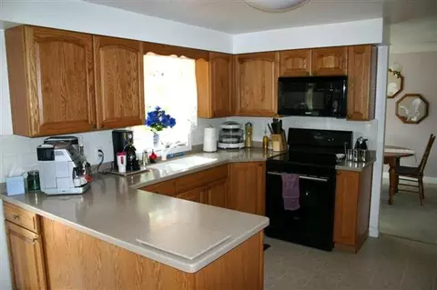 912 E Pinecone Ct, Spokane, WA 99208 photo 2