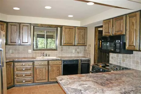 5925 W Vale Ln, Spokane, WA 99208 photo 2