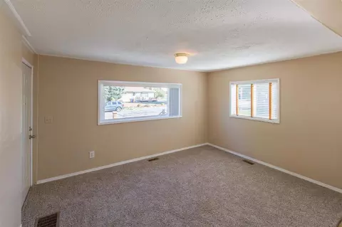 2214 E Rowan Ave, Spokane, WA 99207 photo 4