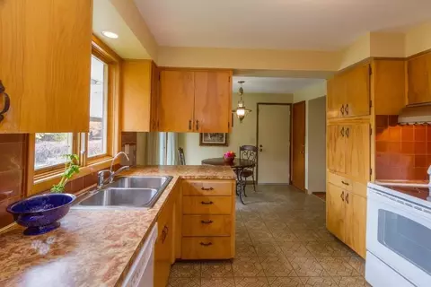 10820 E 19th Ave, Spokane Valley, WA 99206 photo 2