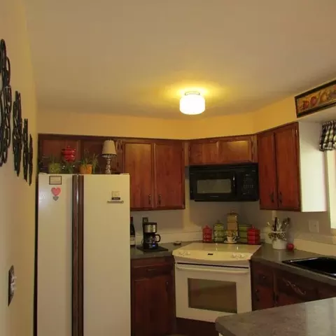 723 E Bedivere Dr, Spokane, WA 99218 photo 2