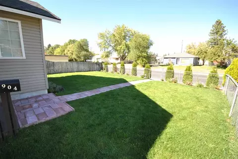 904 E Rowan, Spokane, WA 99207 photo 2