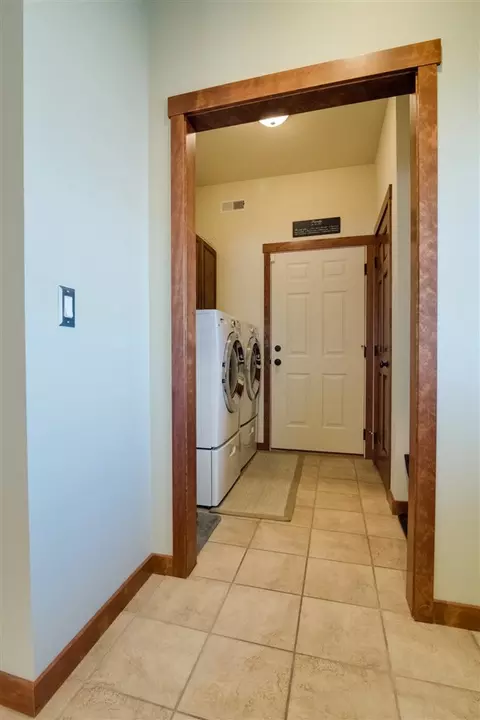 217 E Travis Ct, Spokane, WA 99208 photo 10