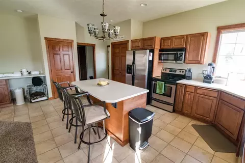 217 E Travis Ct, Spokane, WA 99208 photo 3