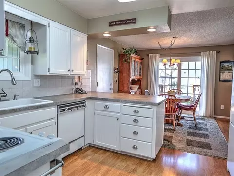 11204 E Aloha Ct, Spokane, WA 99206 photo 8