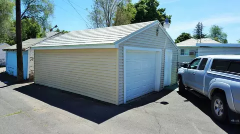 911 E Crown, Spokane, WA 99207 photo 15